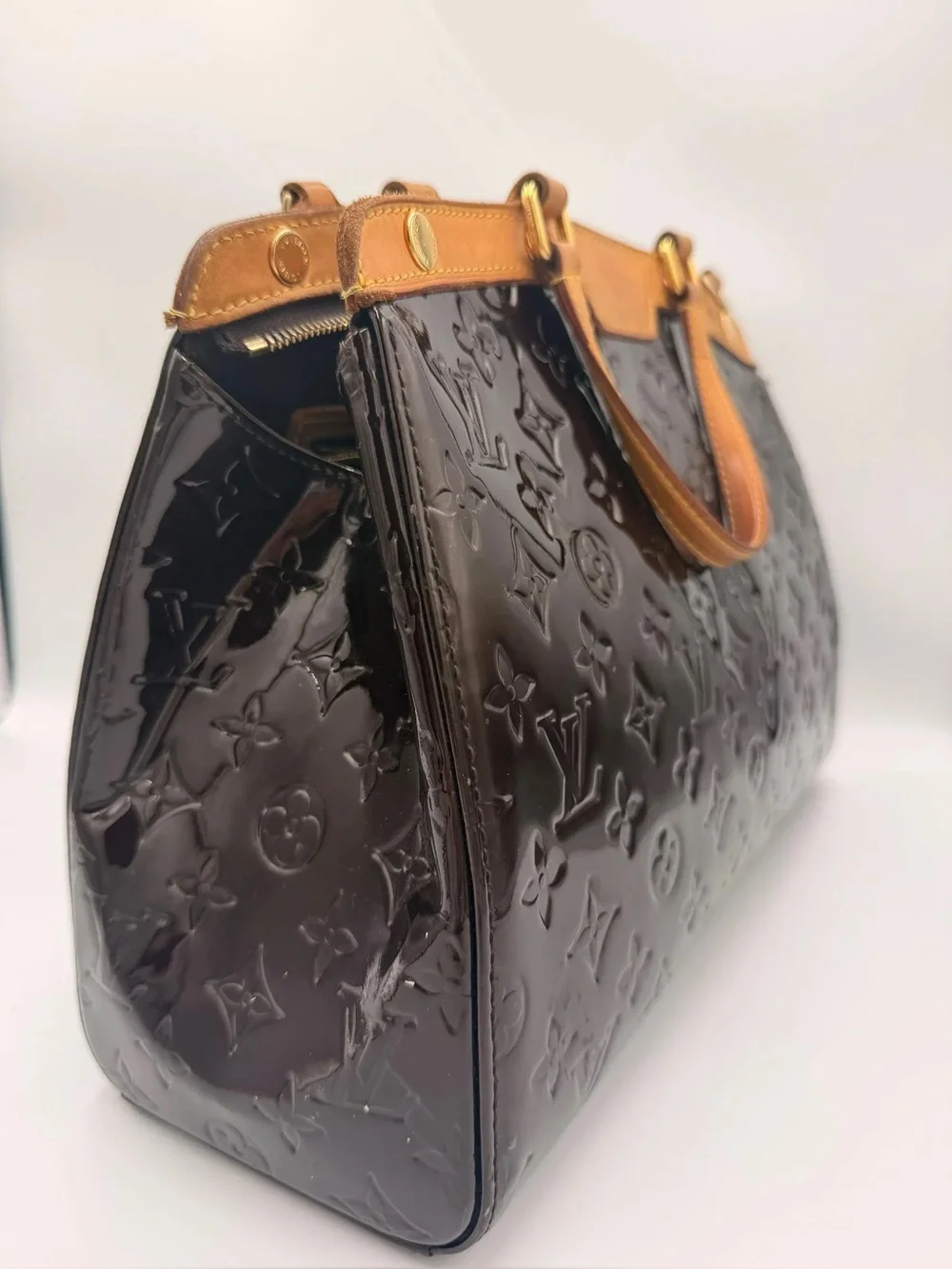 LV Brea MM — Amarante Monogram Vernis